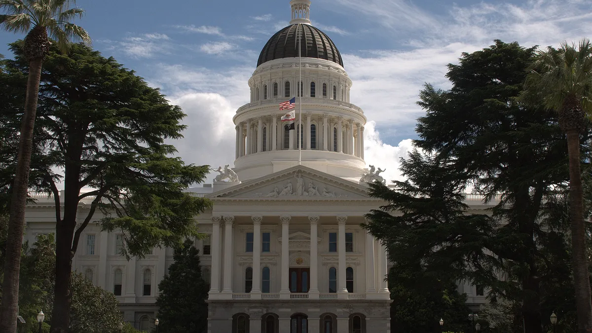 An outside photo of the California State Capitol.