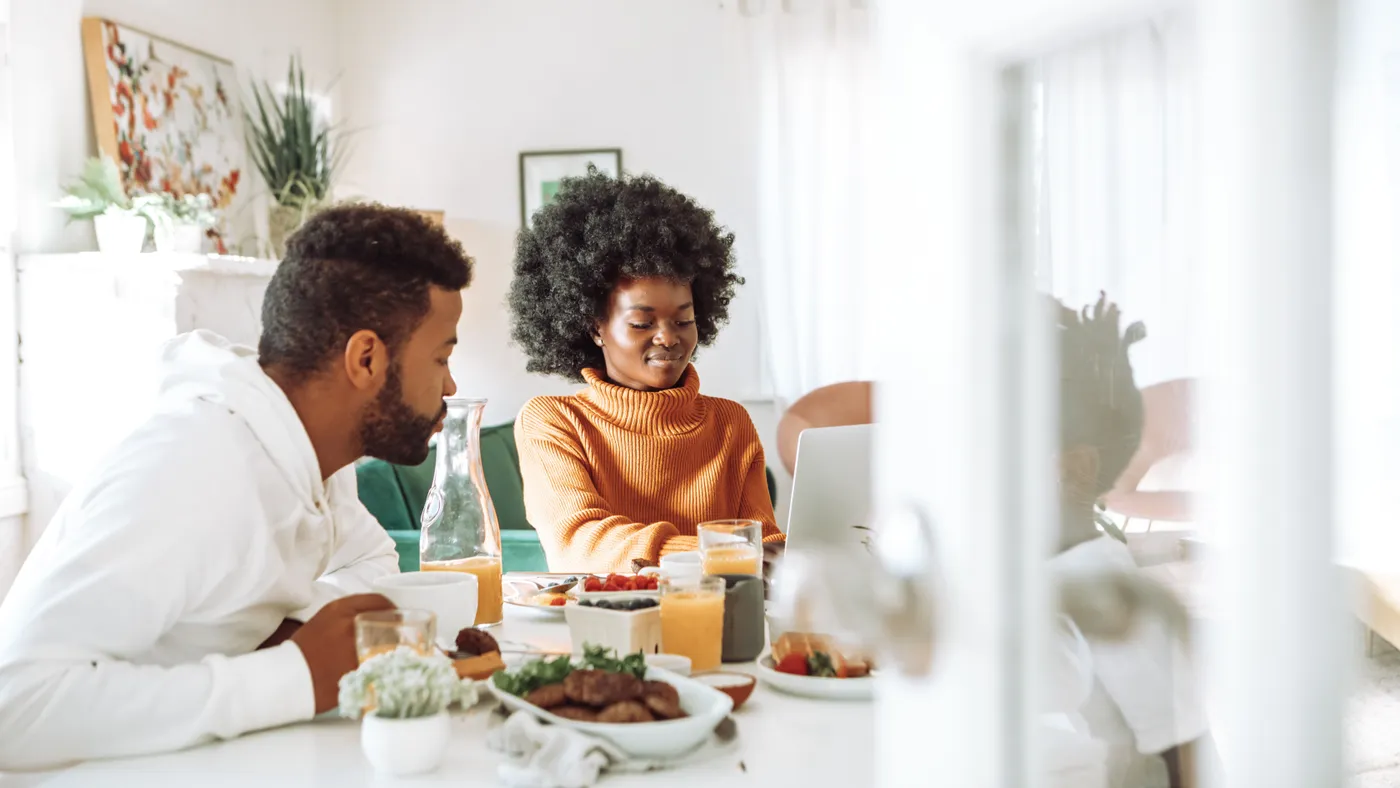 Jimmy Dean ad shows family eating breakfast at home