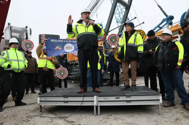 Gateway restarts Hudson Tunnel work, funding uncertainty lingers | Construction Dive