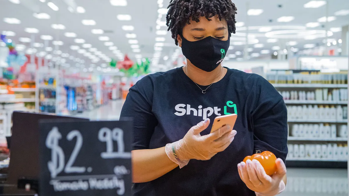 Shipt shopper wearing mask