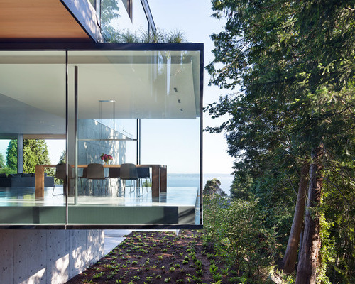 Cantilevered room courtesy Houzz