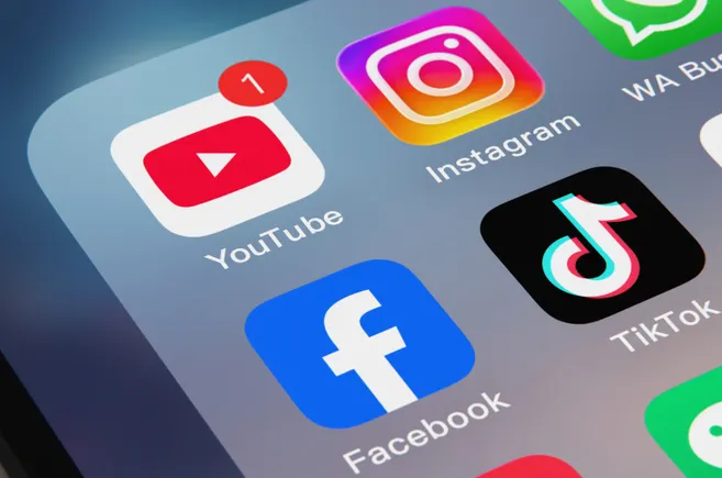 Meta and Google ad revenues soar thanks to AI, but big picture is blurry