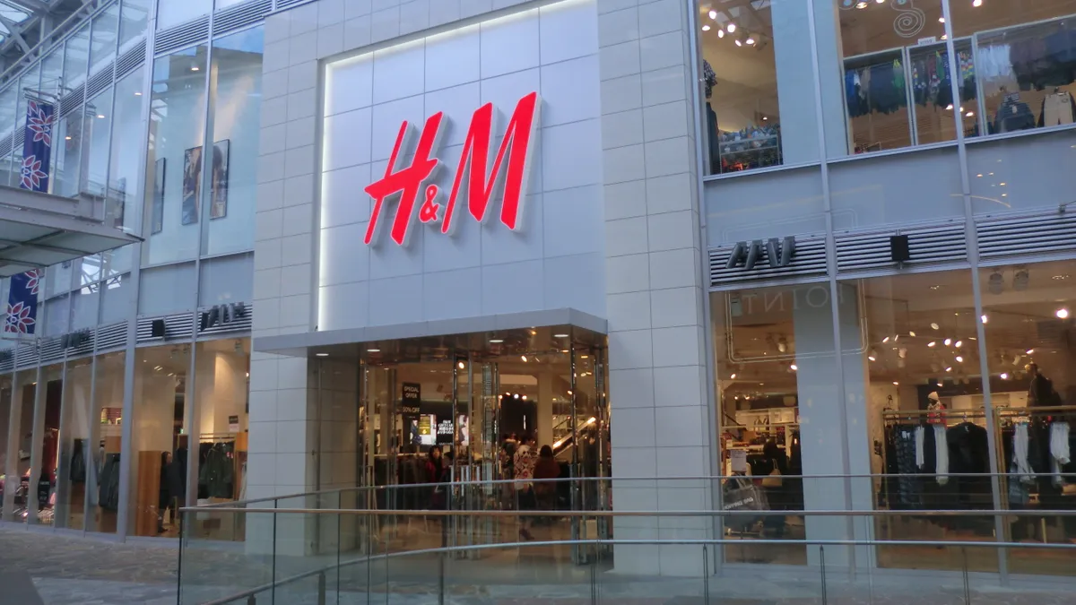 H&M storefront