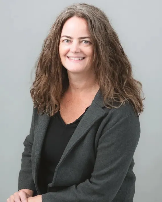 Headshot of Mindy Uber.