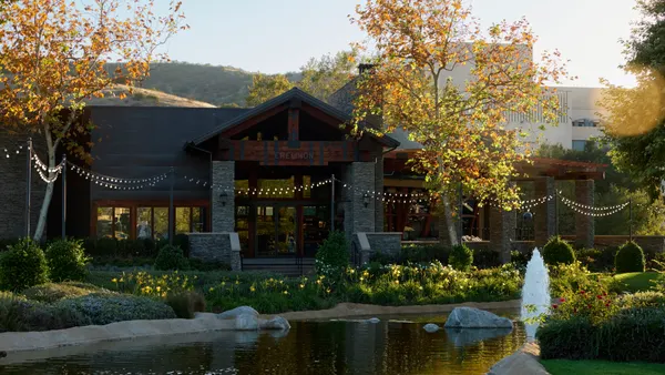 Exterior of Erewhon Thousand Oaks location