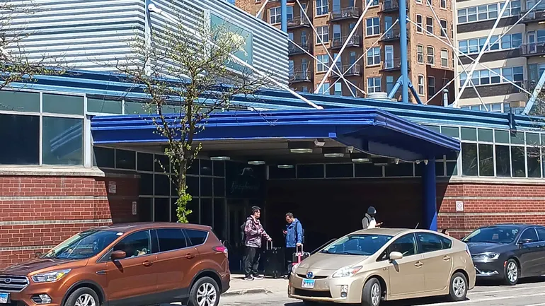 Chicago to buy, renovate Greyhound bus terminal