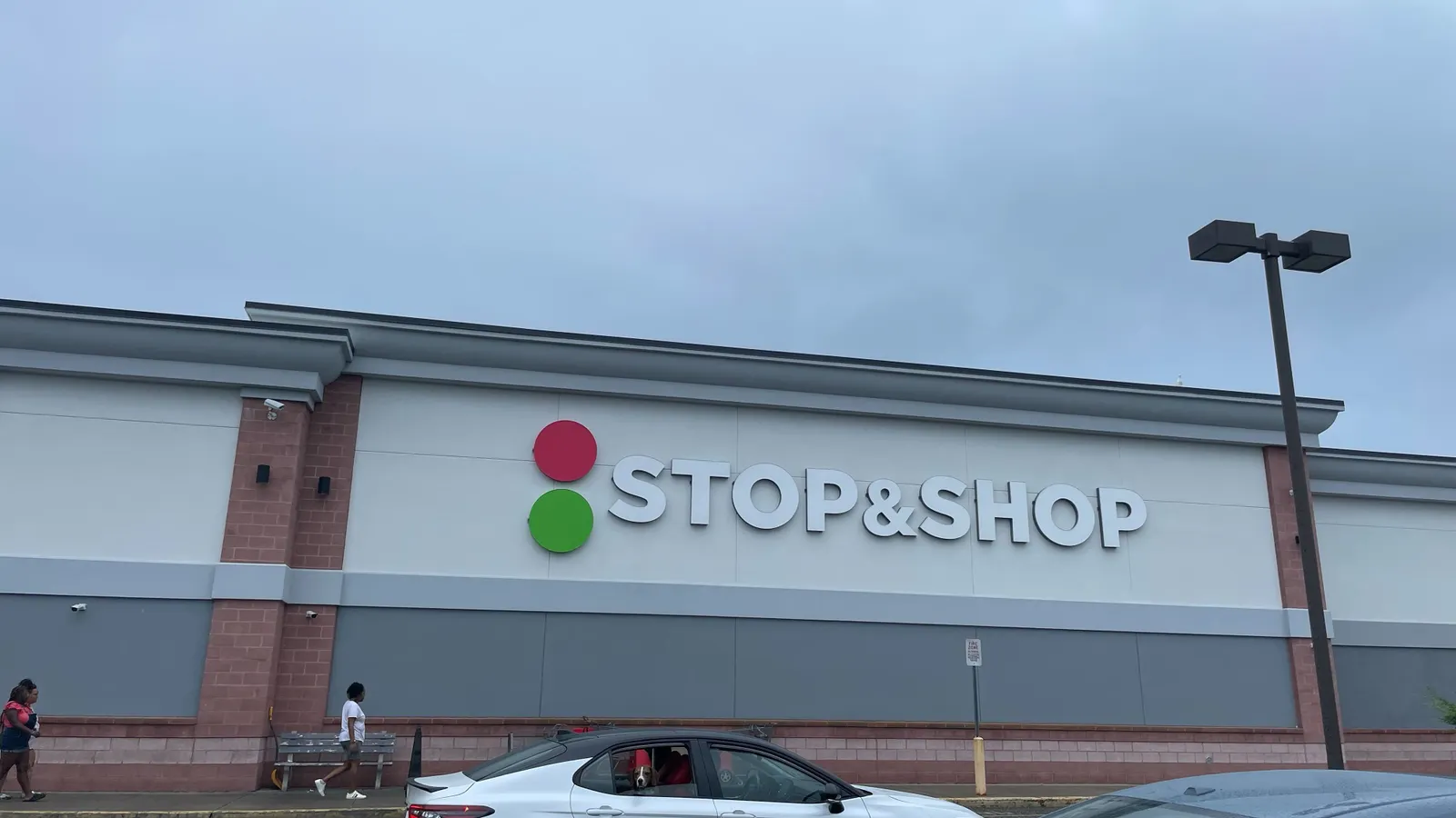 Ahold Delhaize reports strong online sales amid pricing headwinds