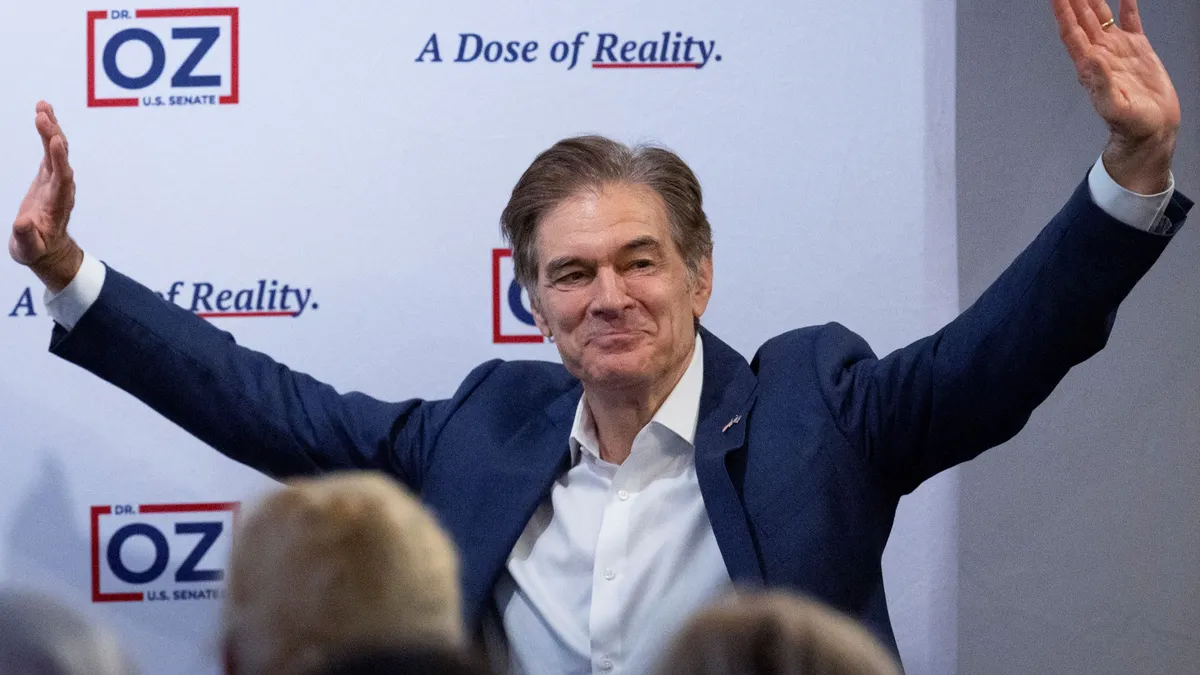 Dr. Oz waves to campaign supporters