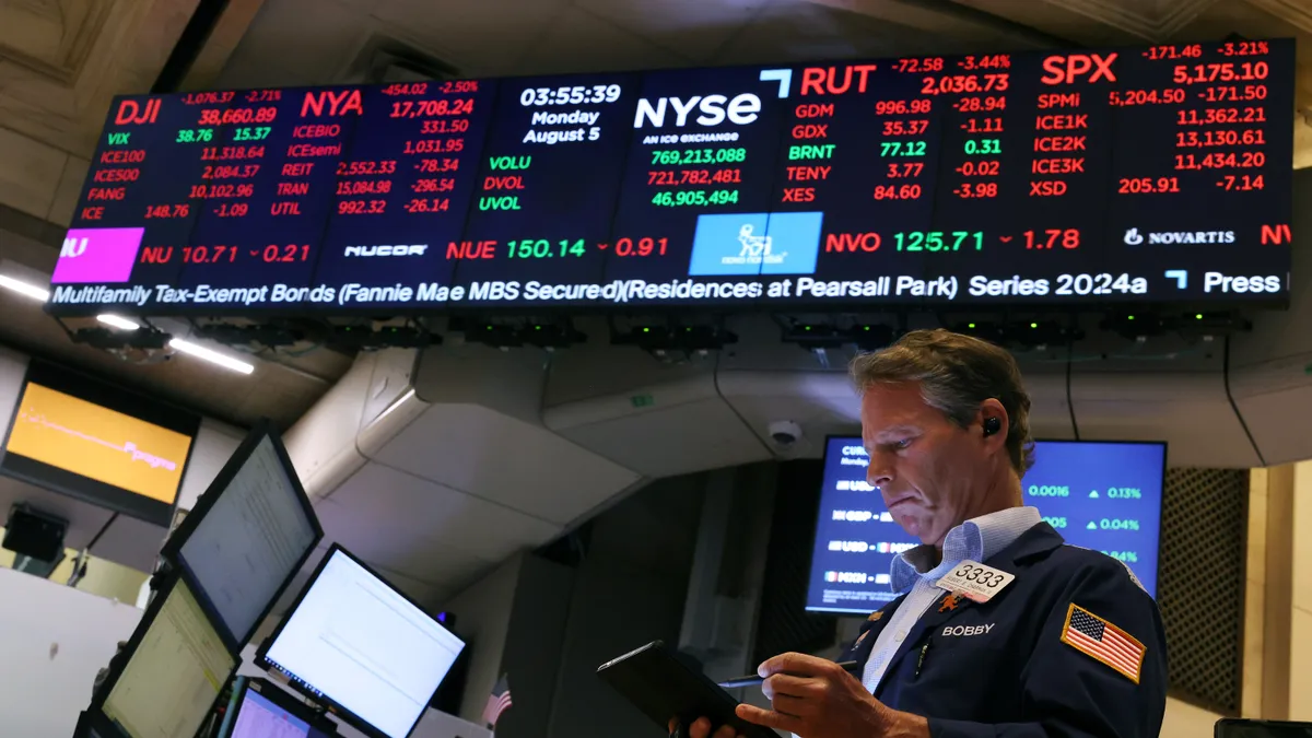 Traders work on the floor of the New York Stock Exchange during afternoon trading on August 05, 2024 in New York City.