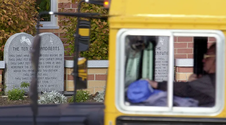 Appeals court voids Louisiana Ten Commandments injunction