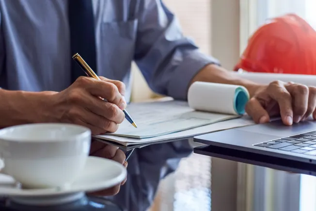 Contractors’ pay strategies hint at stabilizing job market