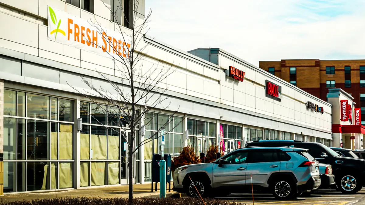 Exterior of Fresh Street pickup-only grocery store in Chicago