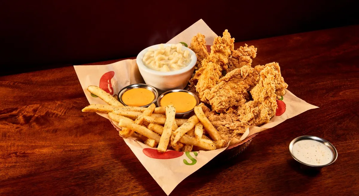 A photograph of Chili's chicken crisper combo.