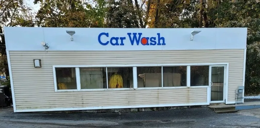 A photo of the car wash at a LiptonMart store.