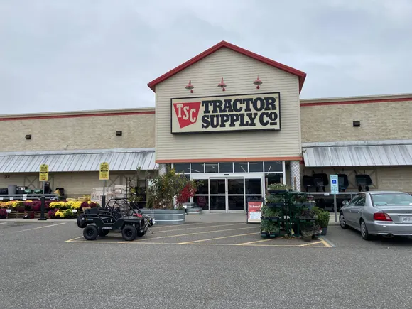 Tractor Supply taps AI to help scale last-mile delivery network