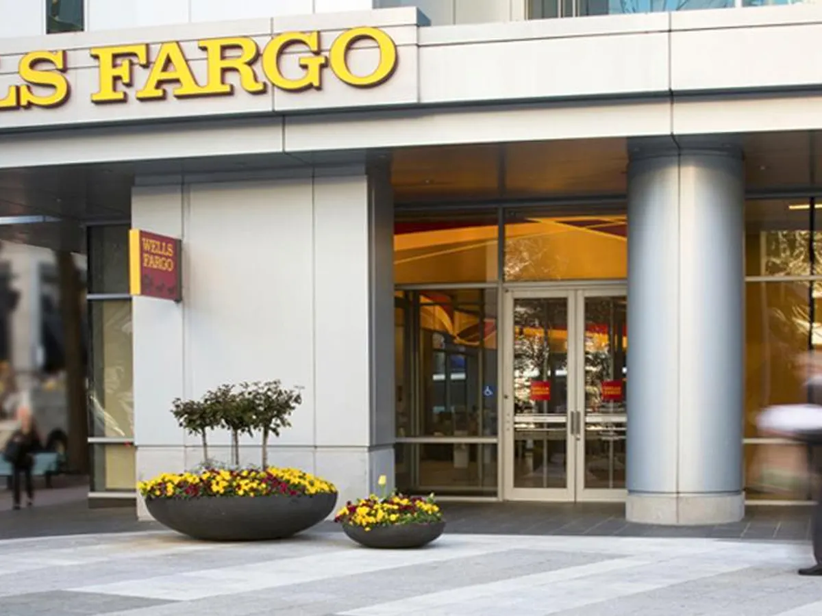 Wells Fargo to offer crypto investment product for wealthy clients |  Banking Dive