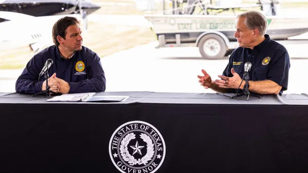 Governor of Texas holds a meeting with the governor of Floroida.