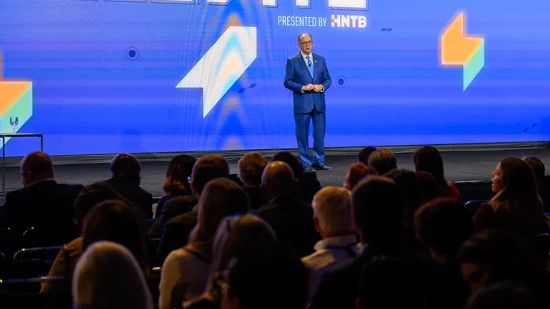 APTA Transform 2026 Highlights AI and Battery-Powered Trains