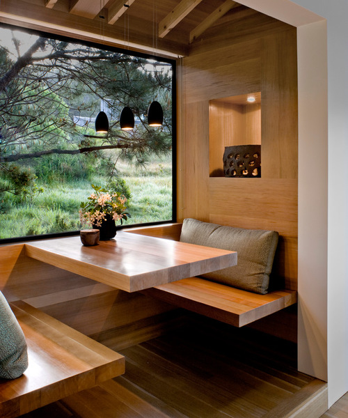 Cantilevered table courtesy Houzz