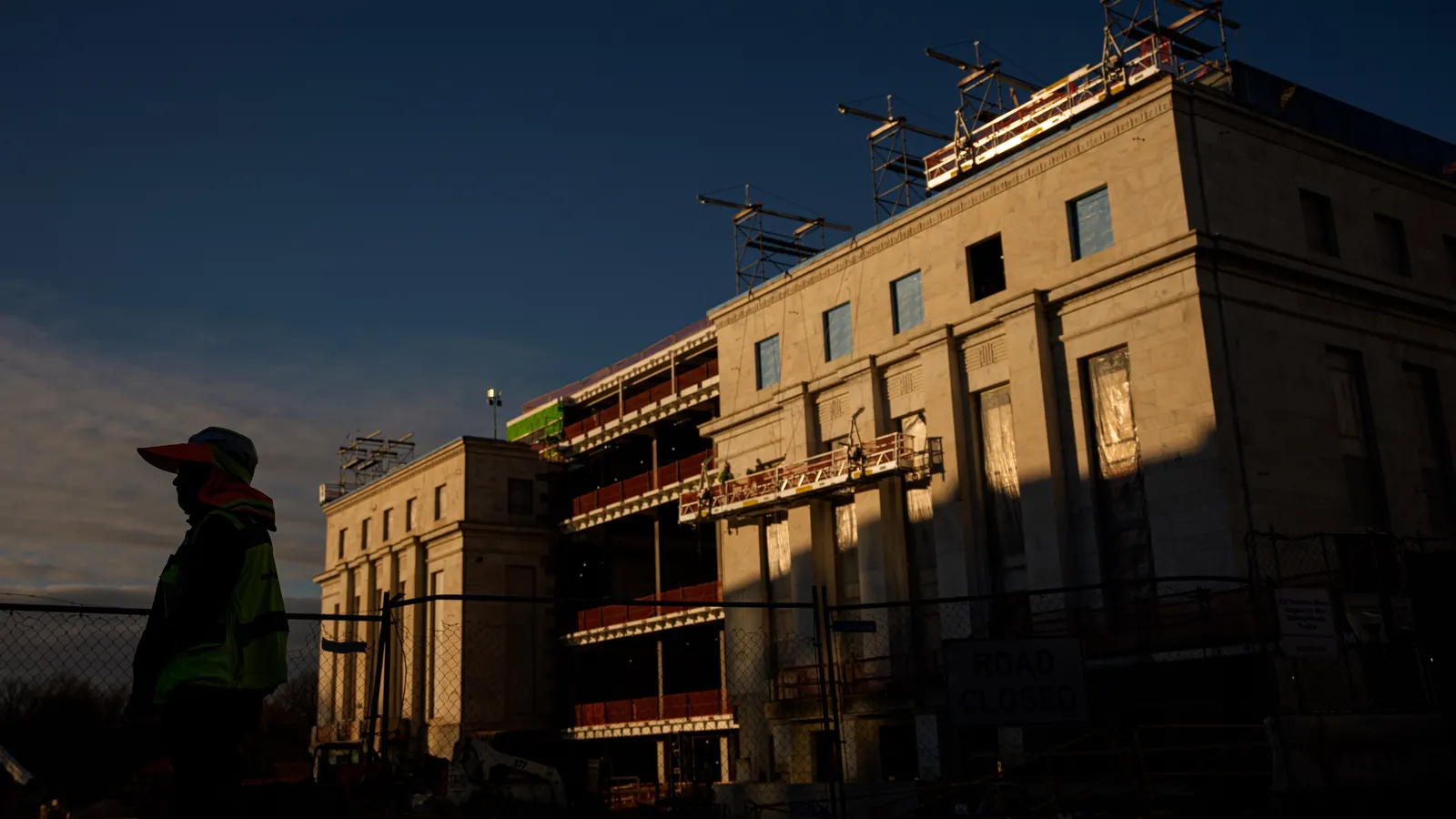 Fed abbassa i tassi: i cantieri in corso si rinforzano, ma i nuovi progetti restano in stallo