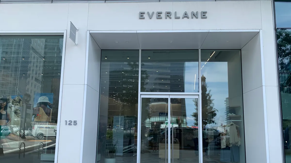 An Everlane storefront