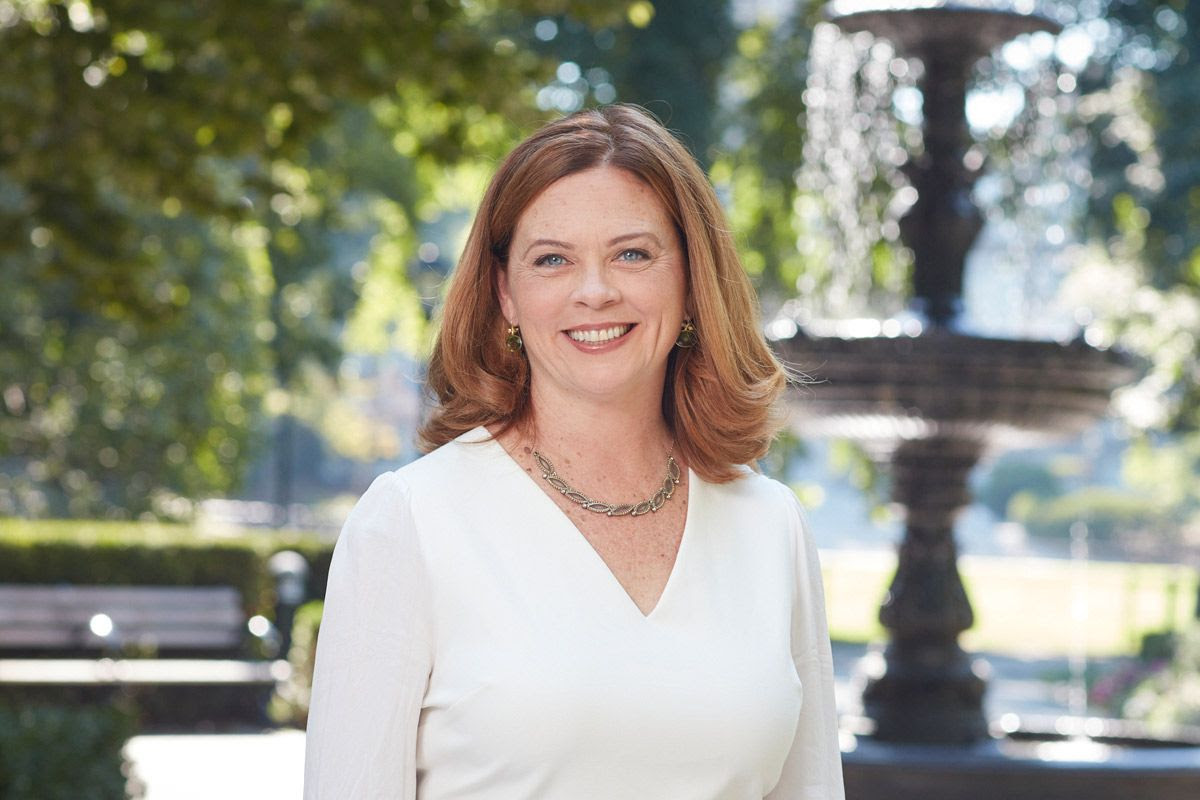 A headshot image of Tania Tetlow.