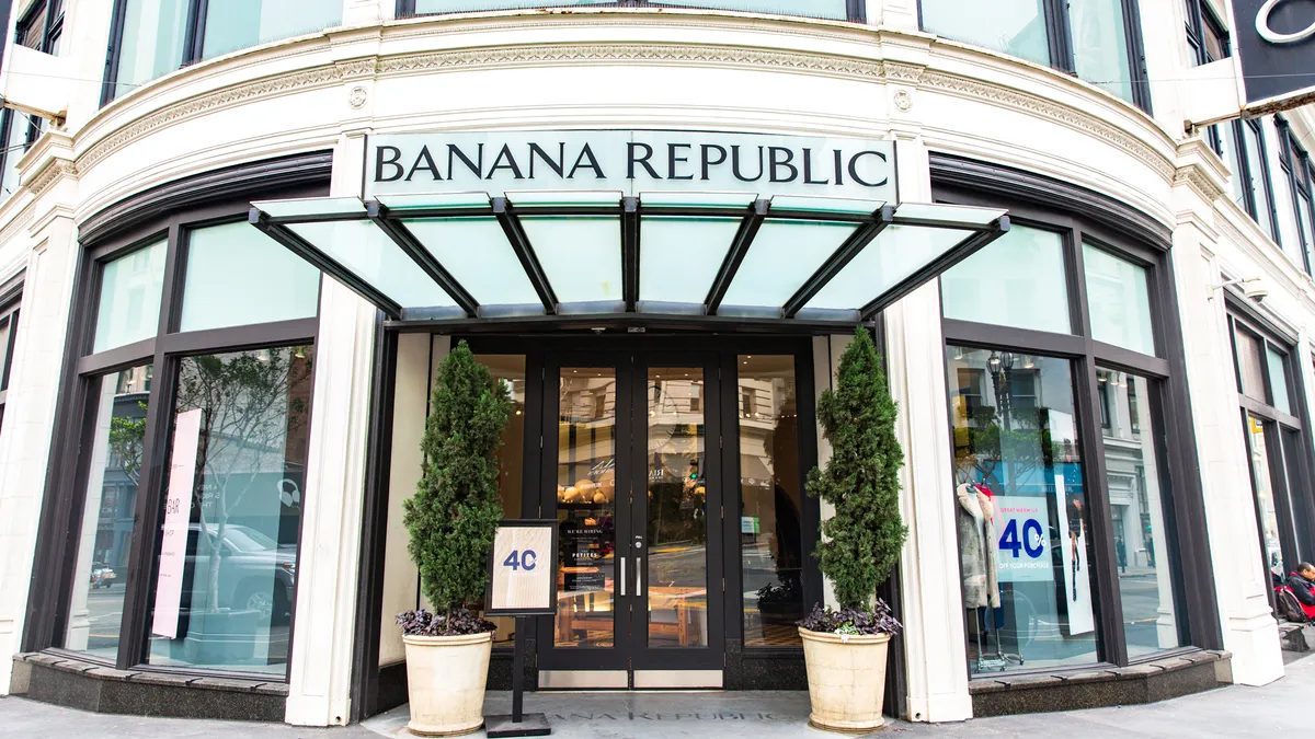 The front entrance of a Banana Republic store.