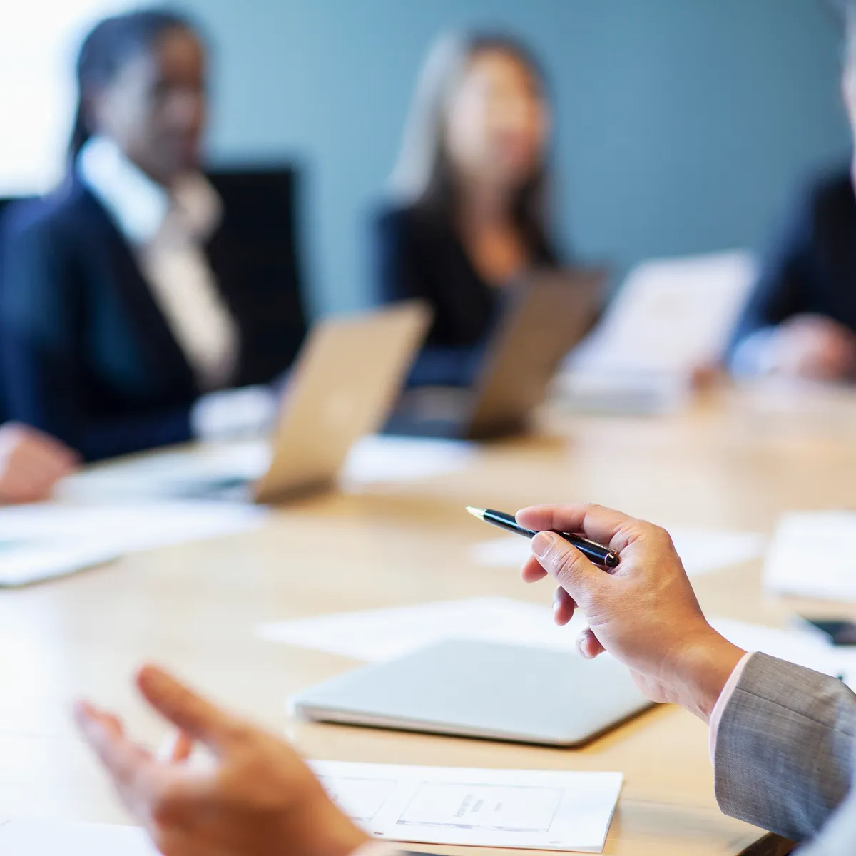 CEOs, CIOs clash over AI’s value