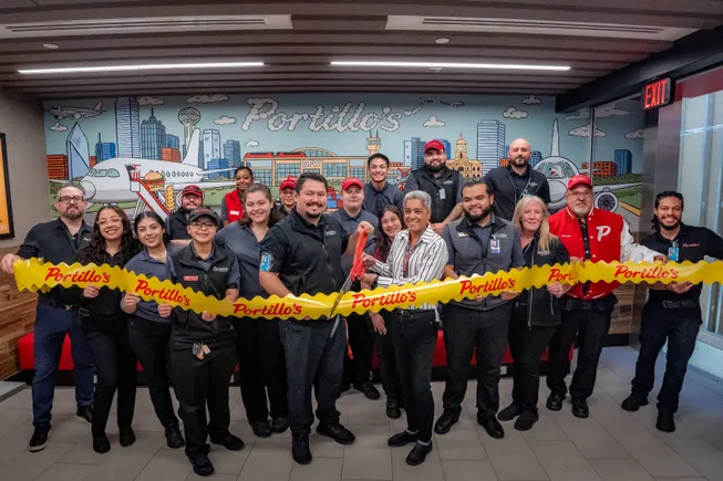 Portillo’s opens first airport unit