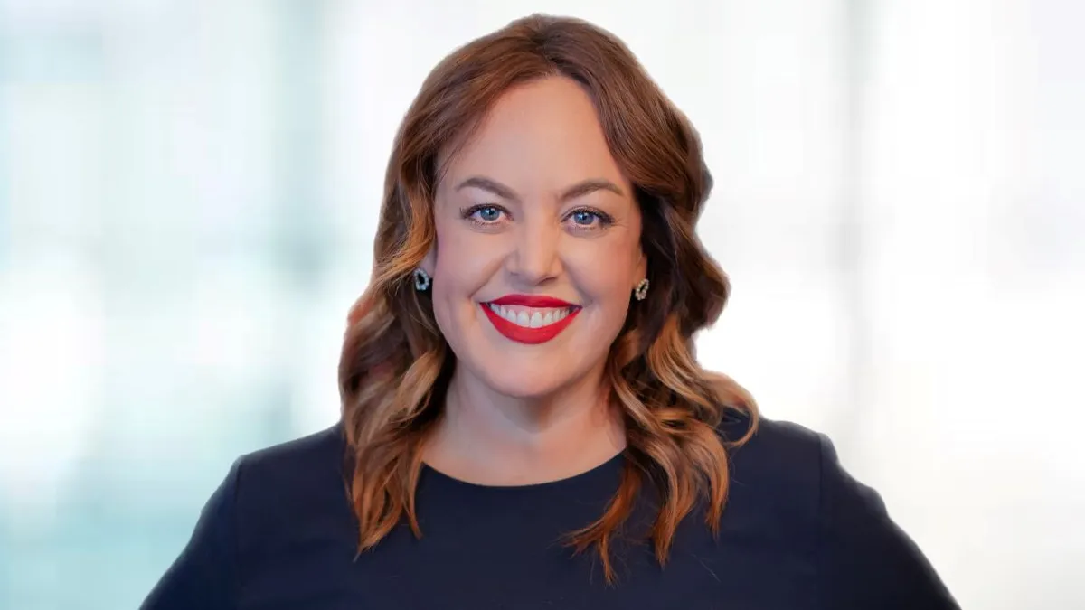 An image of Nicolle DuBose, CMO of Playa bowls, wearing a turquoise blouse