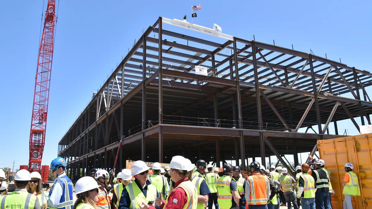 Number of construction workers at a construction site.