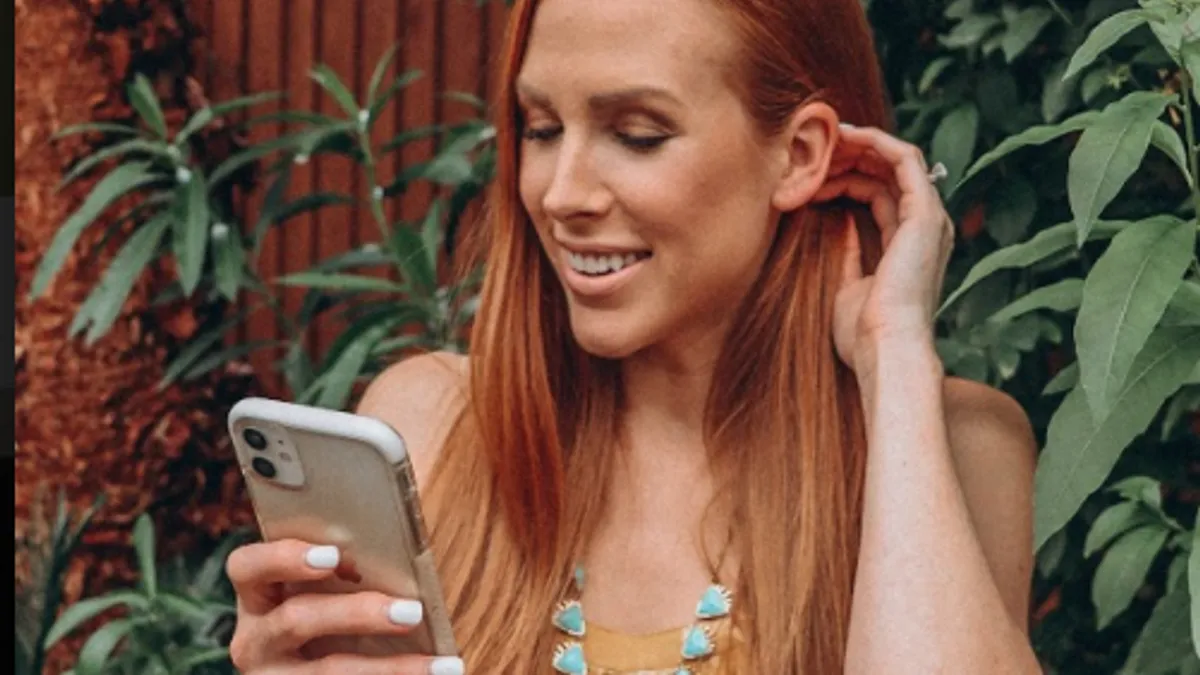 Kendra Scott introduces virtual try-on.