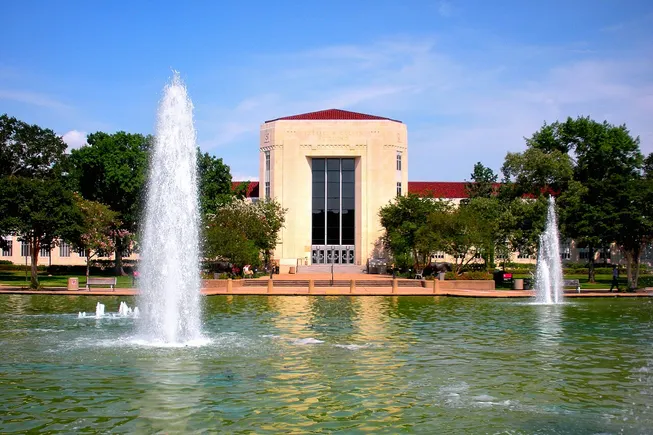 University of Houston slashes 40% of courses from its core curriculum University of Houston slashes 40% of courses from its core curriculum