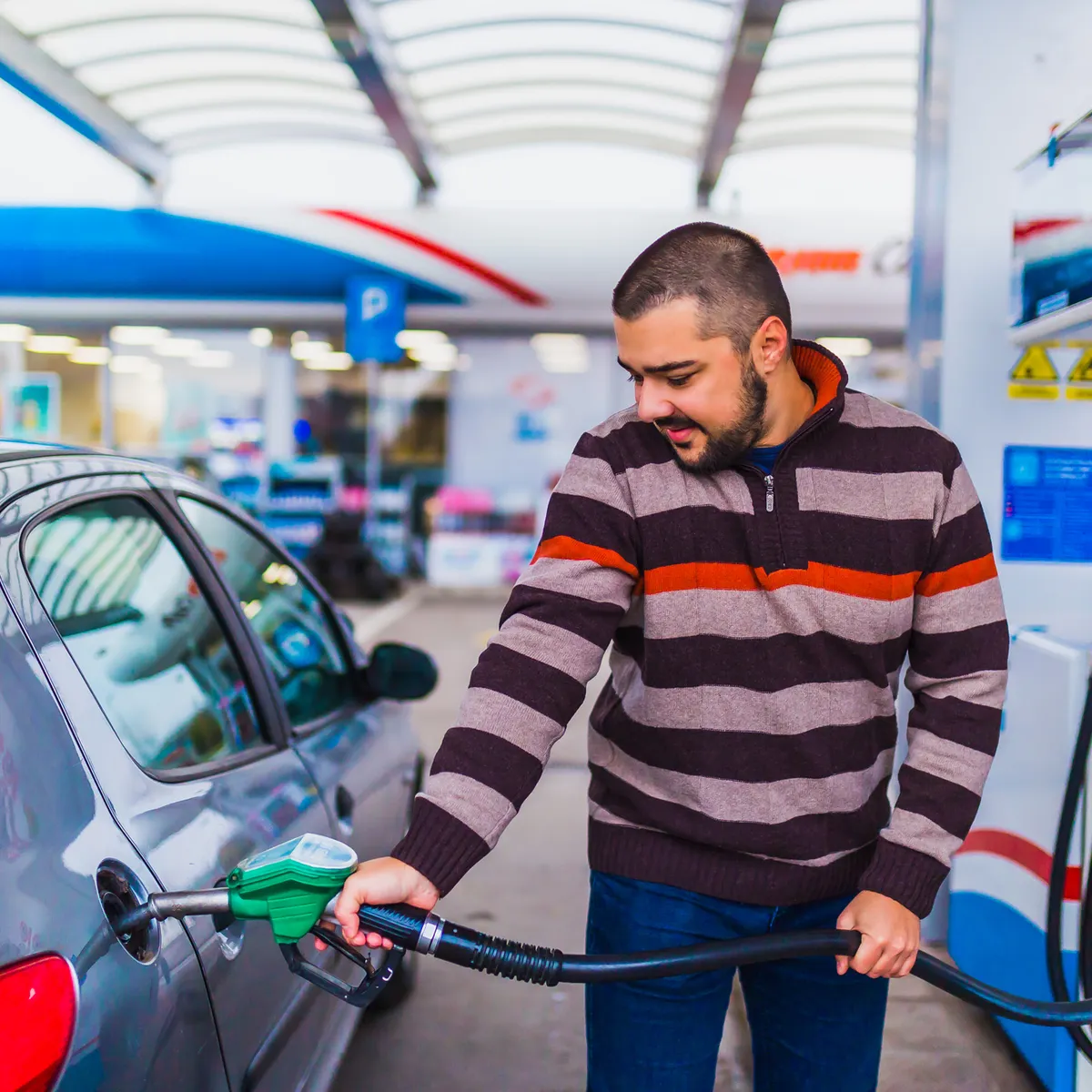 Consumer confidence edges up on decline in gas prices: Conference Board