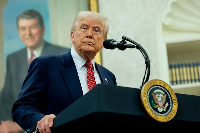 56% dos adultos desaprovam a abordagem de Trump para as faculdades, a pesquisa AP-NORC encontra