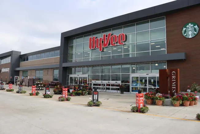Hy-Vee's first woman president dies
