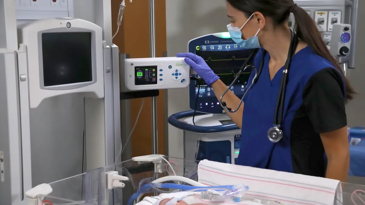 The Medtronic SonarMed™ airway monitoring system continuously checks for endotracheal tube obstruction and position for neonates and infants providing immediate, actionable intelligence for clinicians