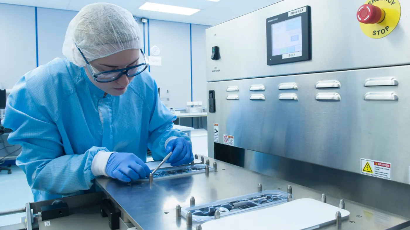 Lab tech working in Lab