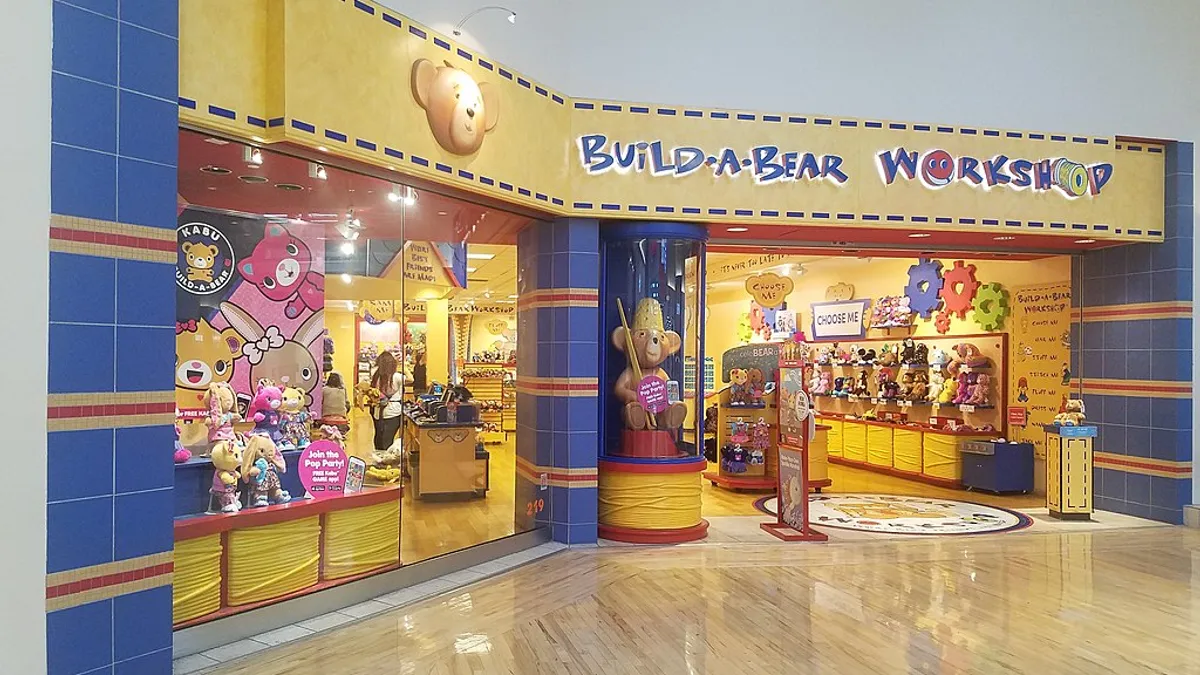 Picture of a Build-A-Bear storefront.