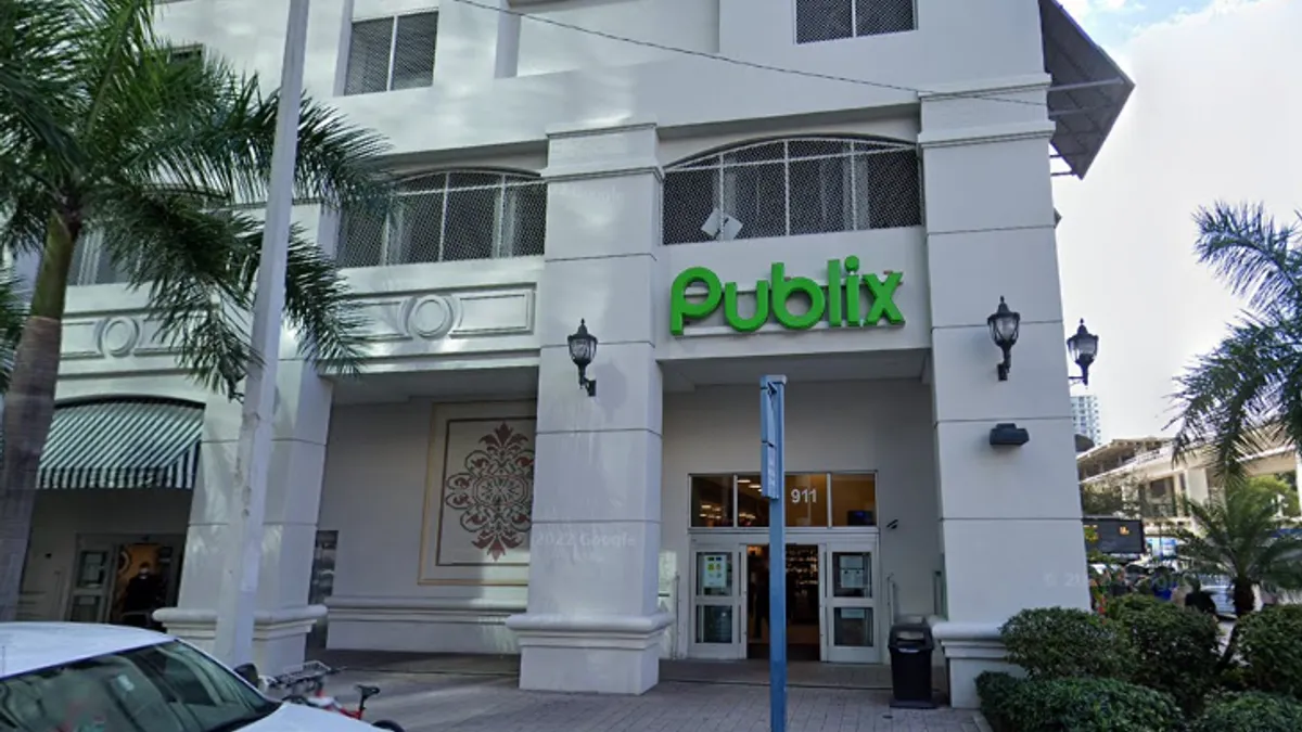 Google Maps streetview screenshot of the exterior of a Publix store.