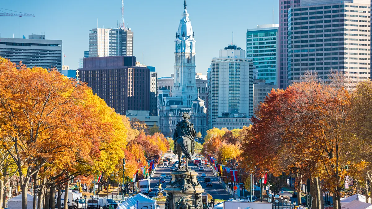 Philadelphia, Pennsylvania, USA in autumn overlooking Benjamin Franklin Parkway.