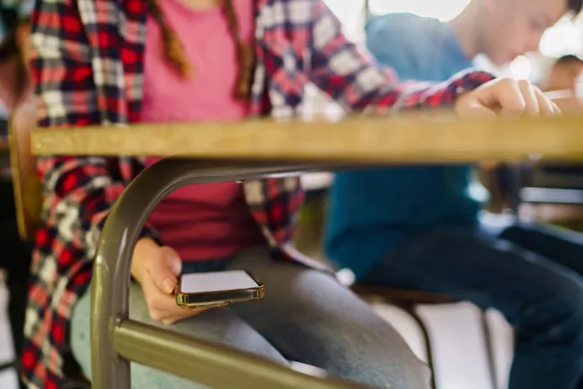 Poll shows most teens oppose classroom cellphone bans