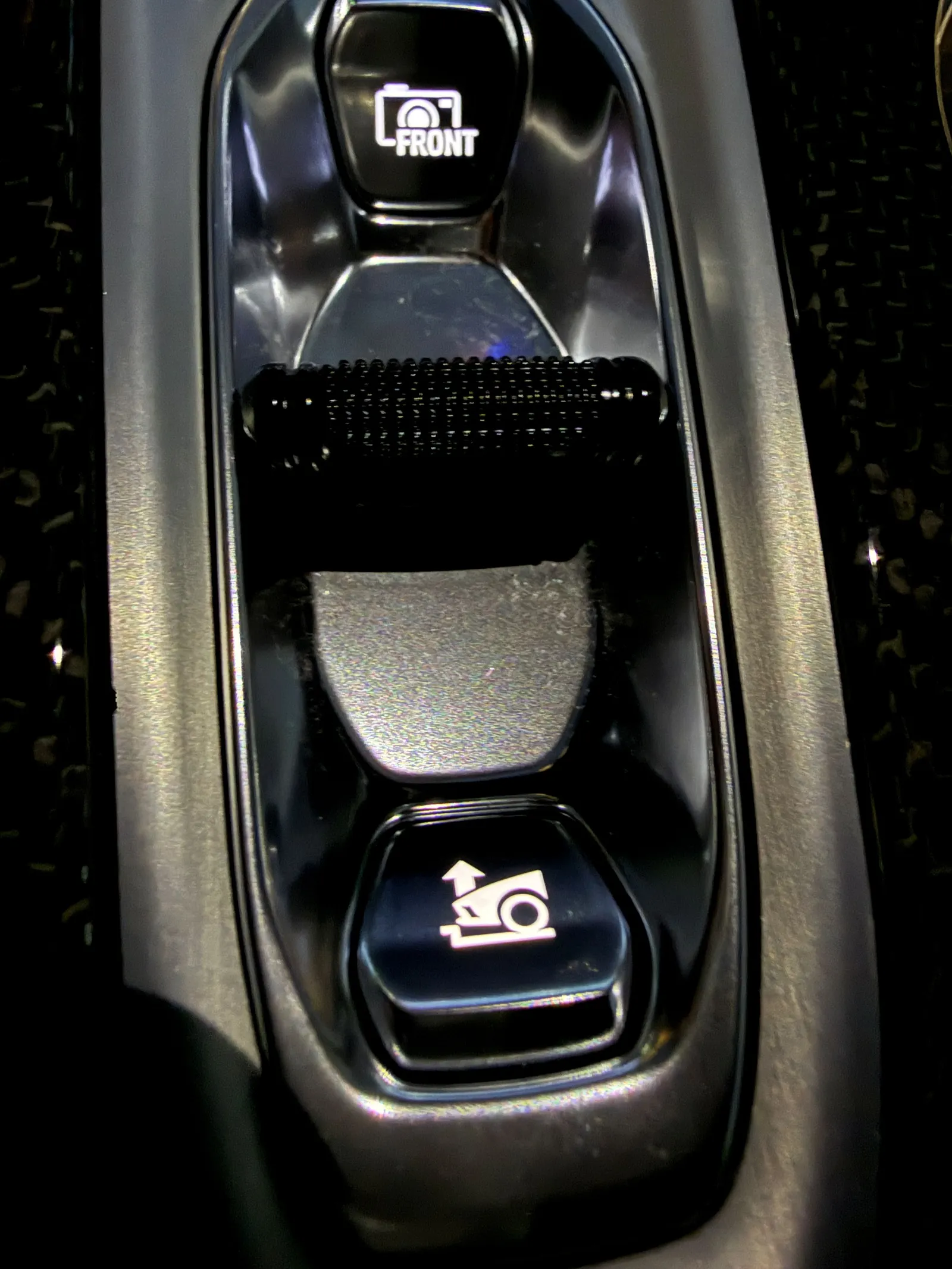 It’s flip of a switch easy to raise front-axle of the ZR1X.