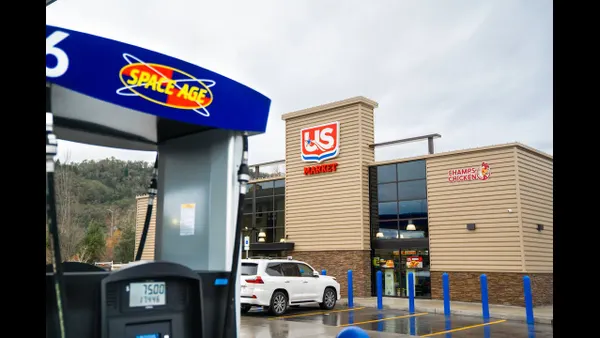 US Market outside store