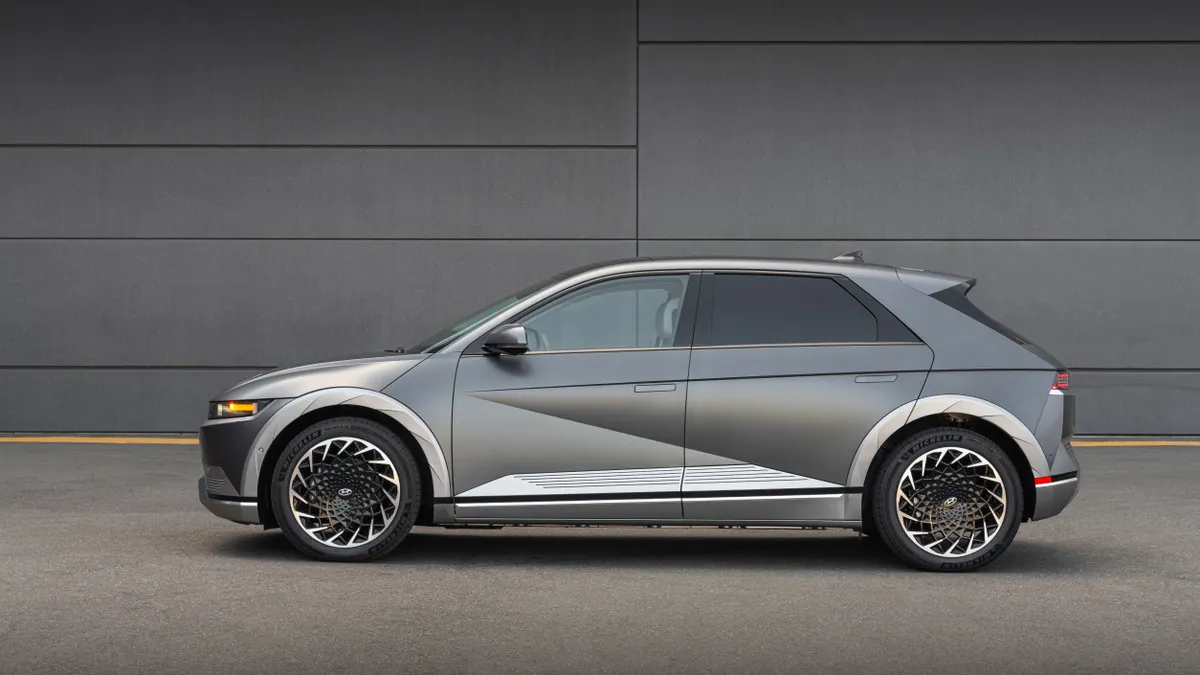 Hyundai Ioniq 5, from the side