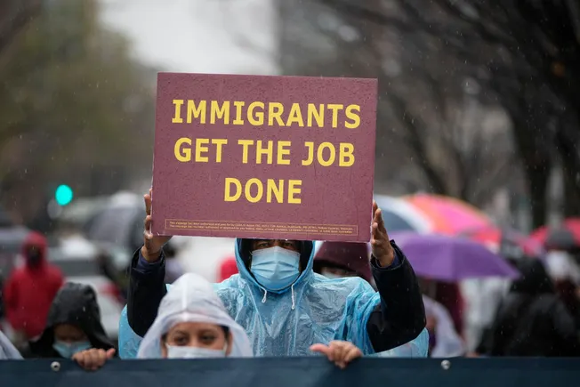 Immigration bill picks up steam with manufacturing endorsement