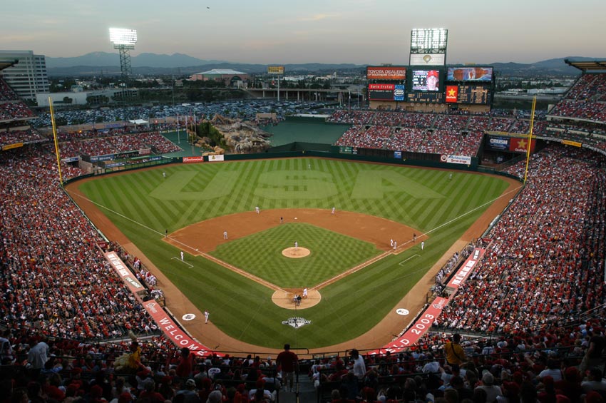 Facebook Signs New Streaming Deal with MLB, Boosting its Video Content Push | Social Media Today