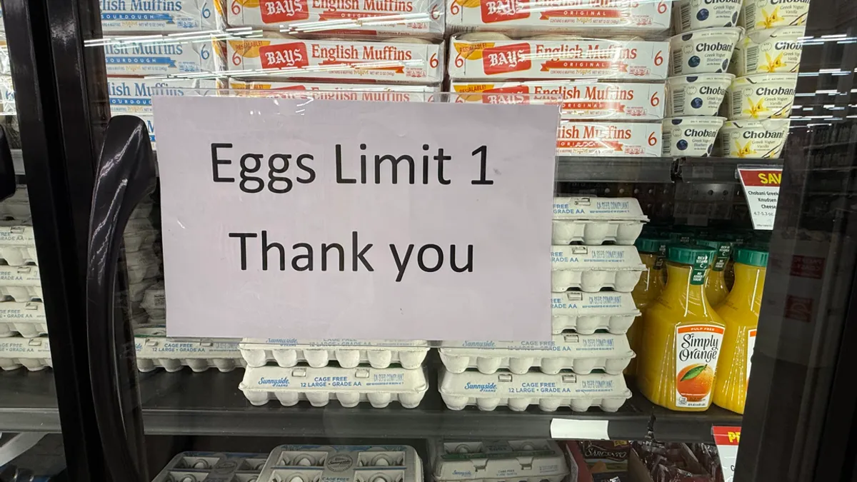 A sign at a grocery store asking customers to limit how many eggs they buy.