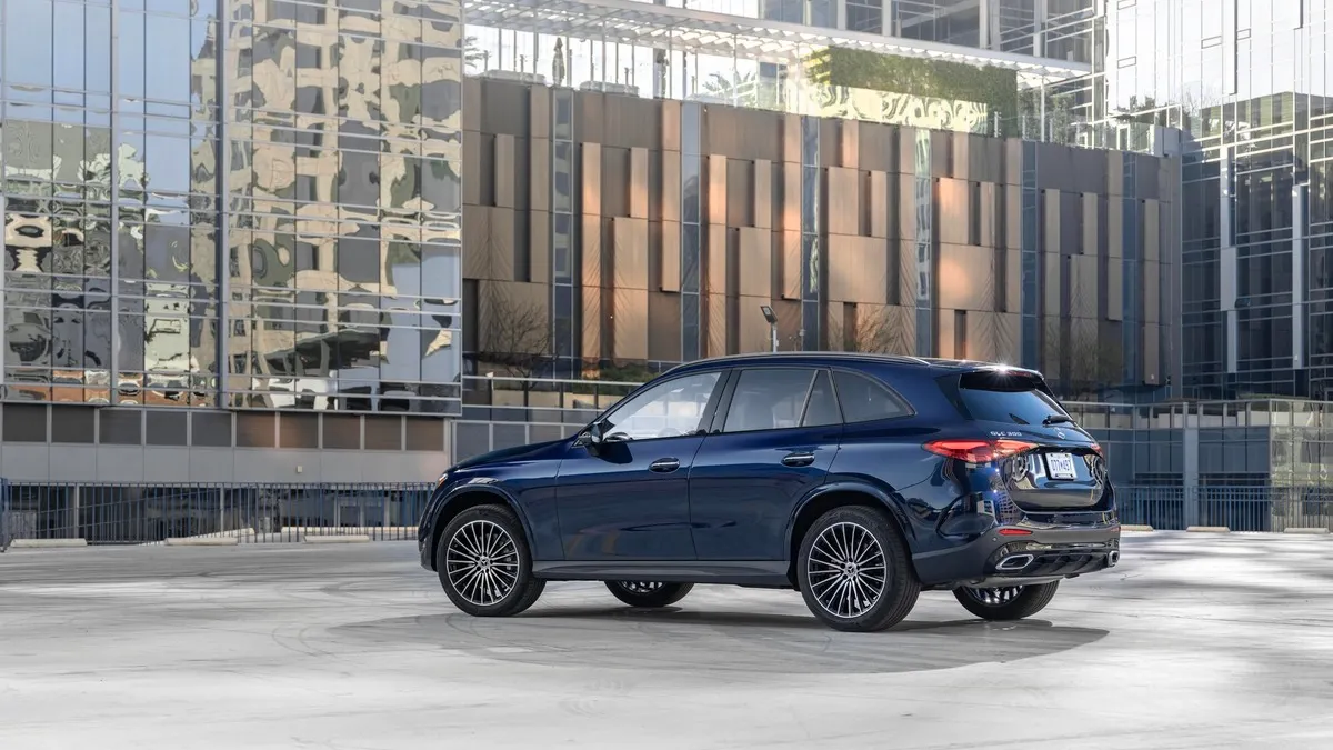 Mercedes-Benz 2023 GCL 300 SUV