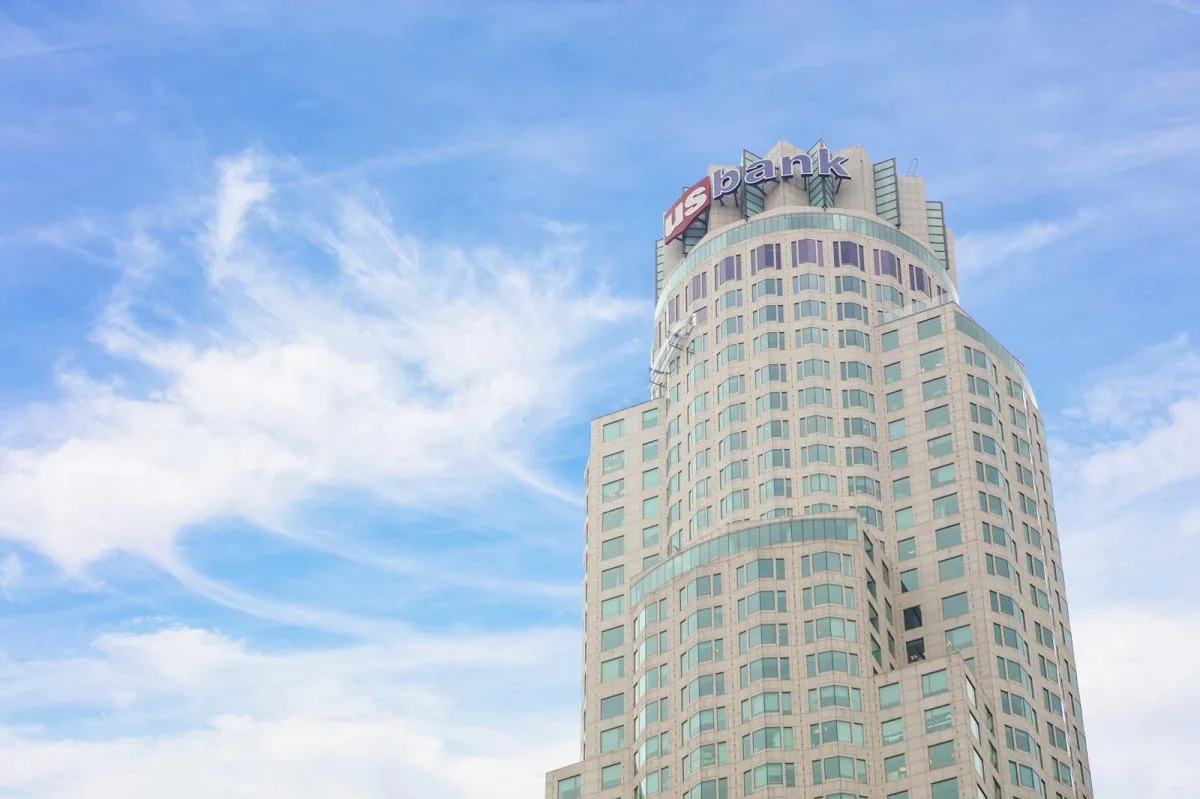 A skyscraper with the name "U.S. Bank" atop it is shown.